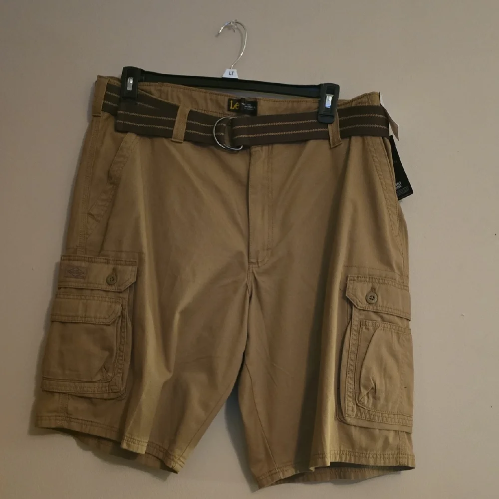 New Lee Men's Size 42 Tan Cargo Belted Shorts